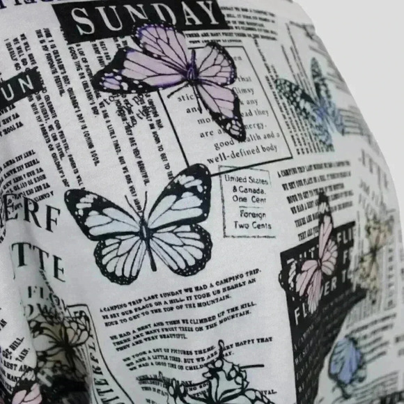 Shein‎ crop ladies sweater white graphic print medium - Picture 4 of 6